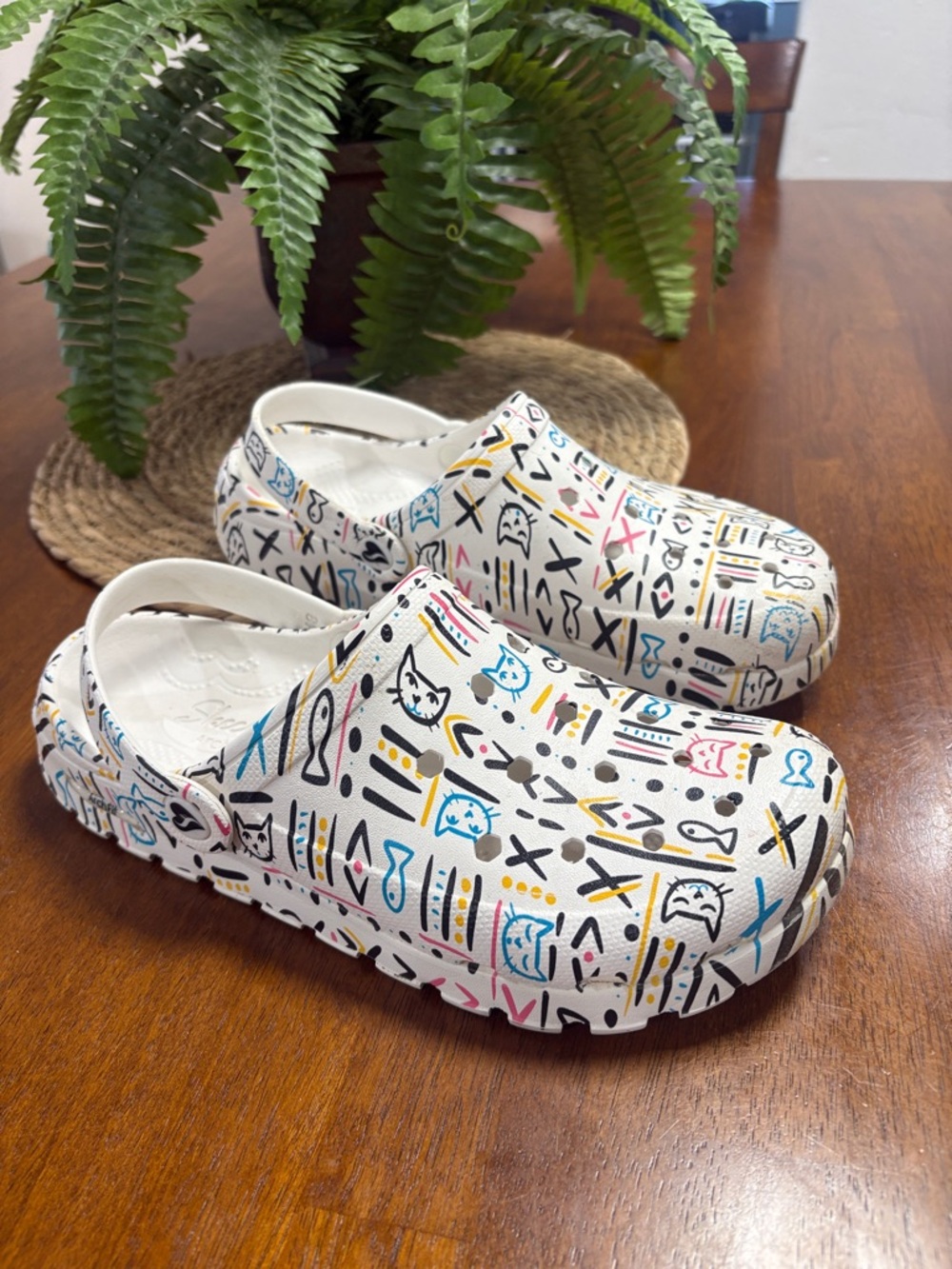 Skechers Arch fit white Graphic Print Clog Sandals - Colorful Doodle Pattern